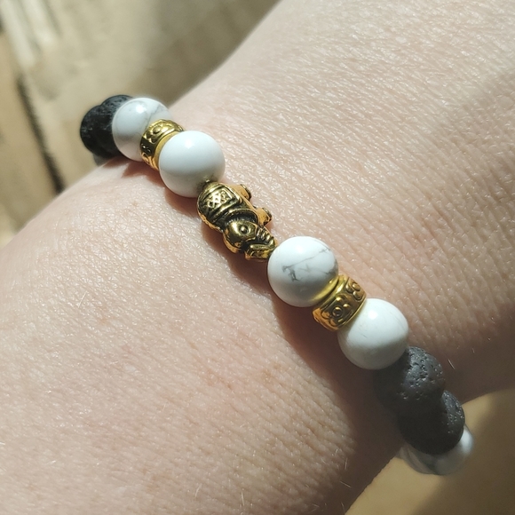 Elephant Howlite/Lava Stone Beaded Bracelet - Picture 2 of 4